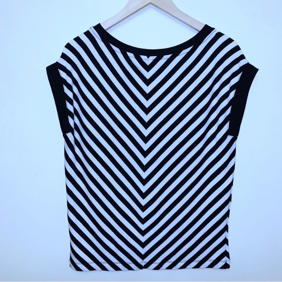 Gap Chevron Striped Sleeveless Sweater Top women’s size M - Picture 3 of 9